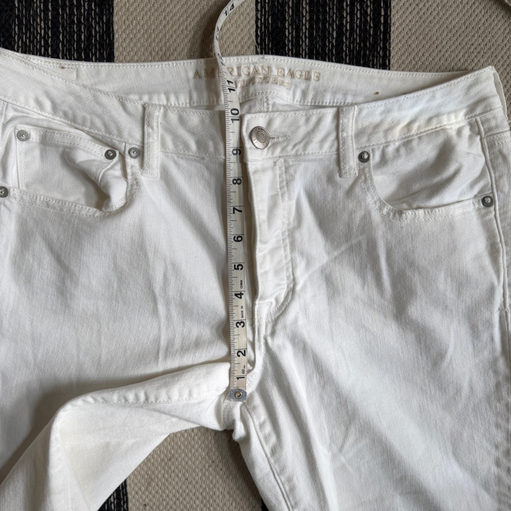 American Eagle Women's White Boy Crop With Distress Stretch Jeans  Size 14 - Picture 7 of 10